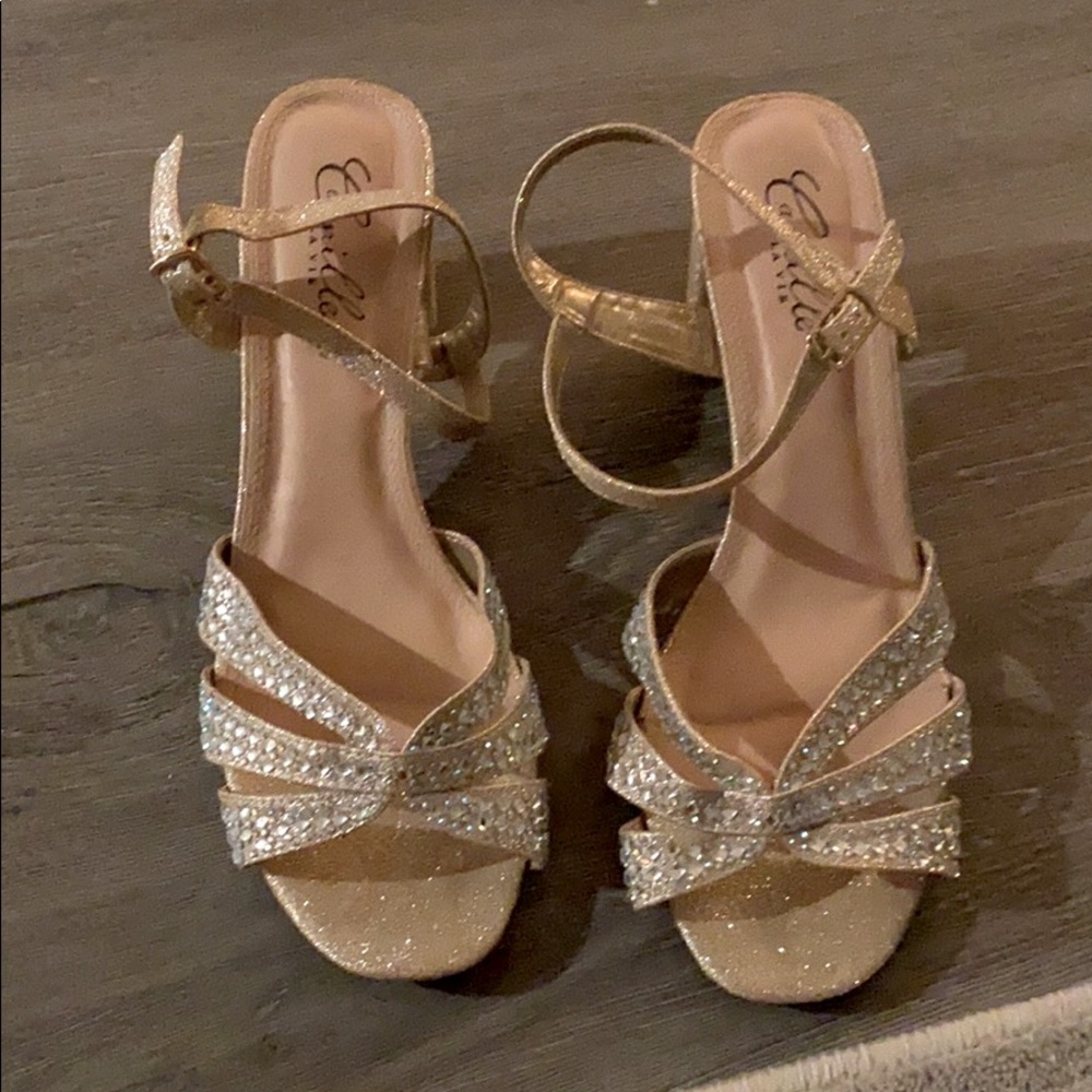 Beautiful strappy heel